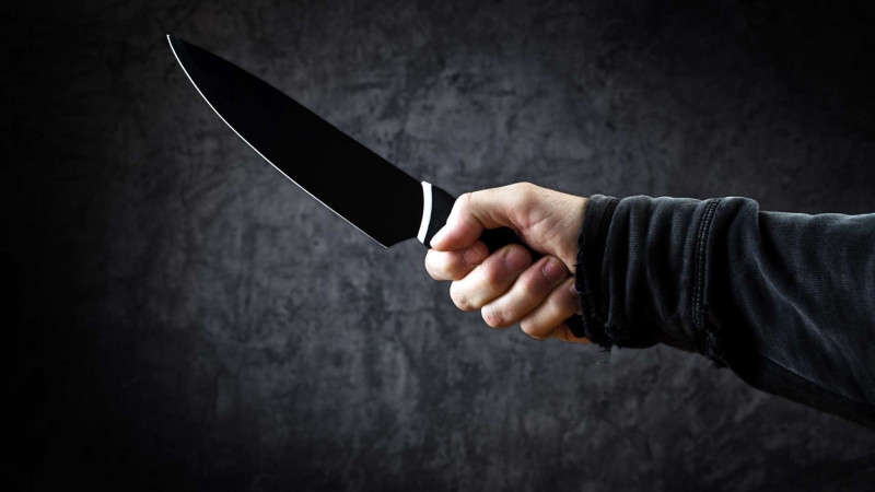 “20-ci sahə”də 23 yaşlı qadını həyat yoldaşı bıçaqlayıb