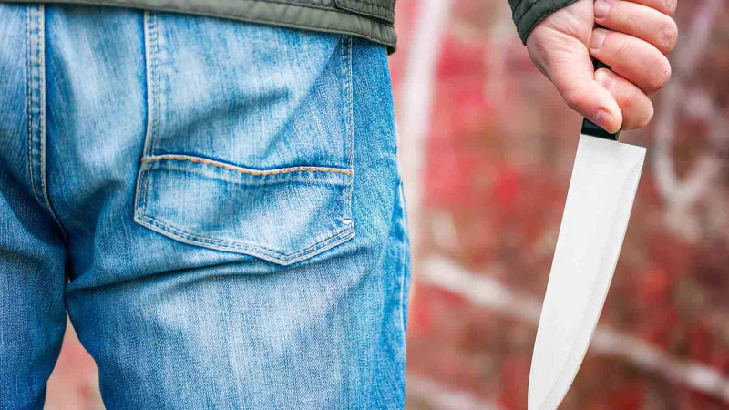 Şağanda qohumu 18 yaşlı gənci bıçaqlayıb