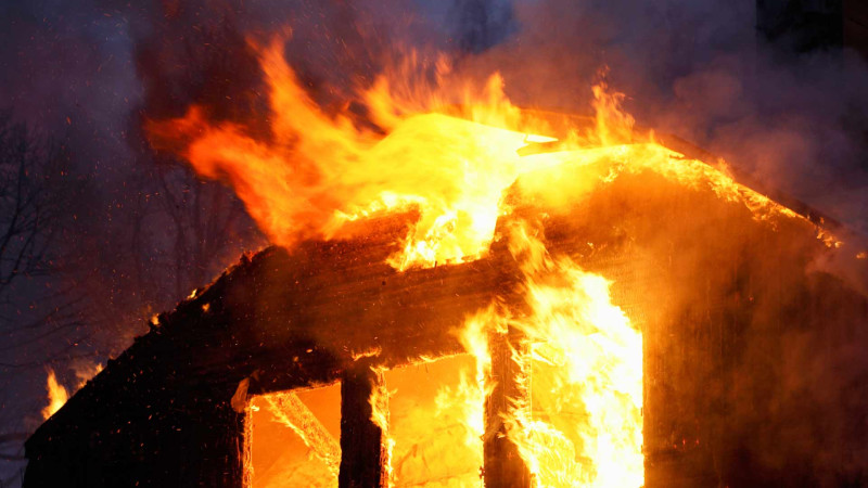 Binəqədidə tövlədə yanğın olub