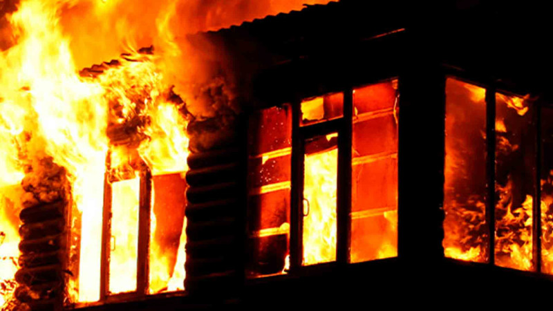 Binəqədidə 130 kv.m sahəsi olan ev yanıb