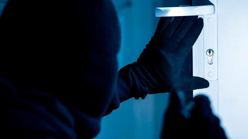 Sahil qəsəbəsində mağaza talanıb