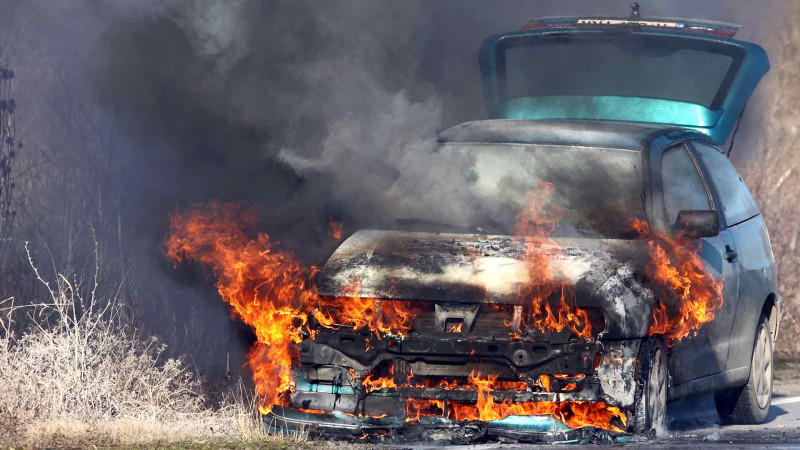 Sabunçuda “Mercedes” yanıb