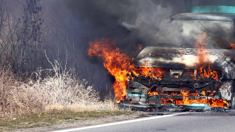 Nəsimidə avtomobilin batareyası yanıb