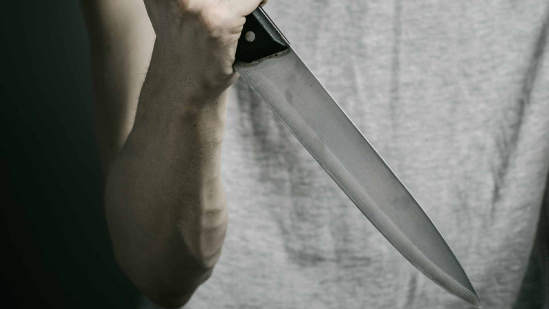 Ramanada gənc nişanlısı ilə mübahisə etdikdən sonra özünü bıçaqlayıb