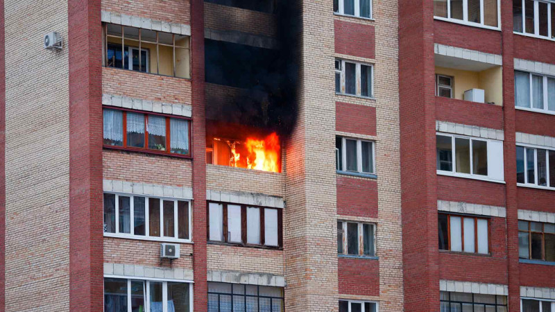 Nəsimidə yerləşən yaşayış binasında yanğın baş verib