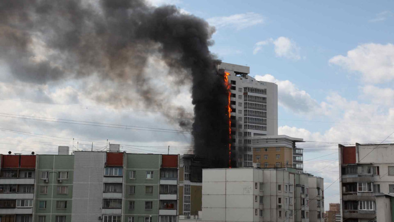 Sabunçuda doqquzmərtəbəli yaşayış binasında yanğın olub