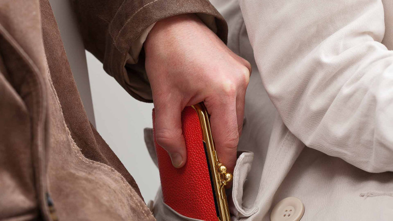 Binəqədidə bir qadından pul oğurlanıb