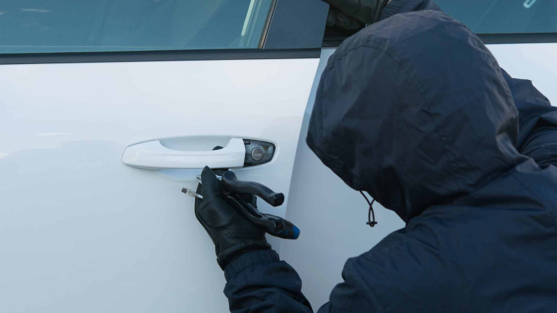 Səbaildə “Mercedes” qaçırılıb