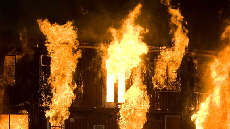 Sabunçuda yaşayış evi yanıb