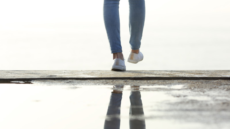 Yasamalda 21 yaşlı qız özünə qəsd edib