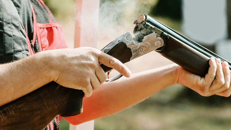 Əmircanda bir nəfər evə silahla atəş açıb