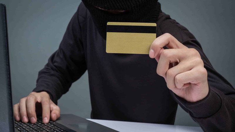 Nərimanovda bank kartı talanıb