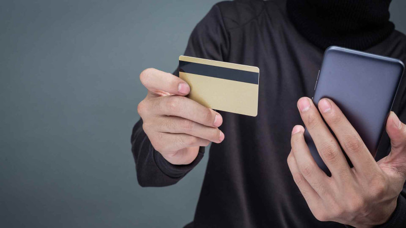 2 gün ərzində bank kartlarından 35.000 AZN oğurlanıb