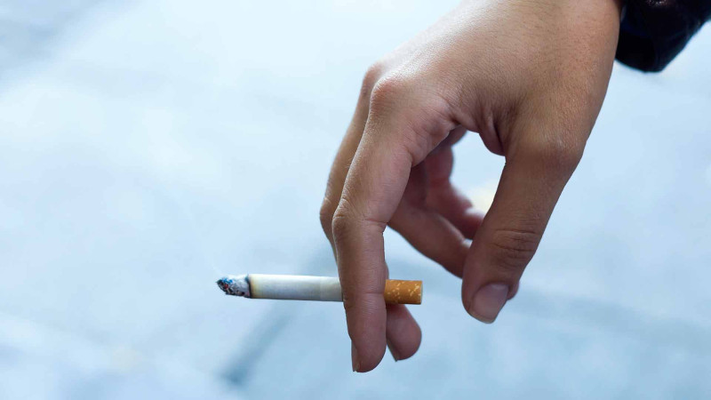 Sevgilisinin dodağını siqaretlə yandıran şəxs həbs edilib