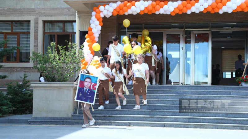 Bakı məktəblərində məzun günü təşkil edilib