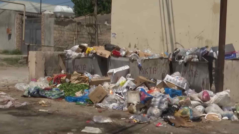 İsti havalarda zibil qoxusundan boğulan maştağalılar: qurumlar sakinləri günahlandırır – VİDEO
