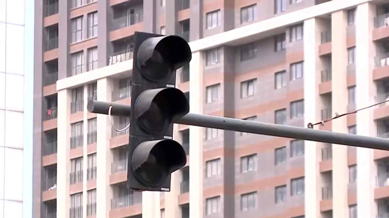 Xətaidə iki küçənin kəsişməsində işıqforlar işləmir – VİDEO