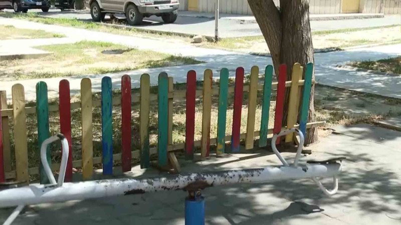 Sağlamlığa təhlükə saçan yelləncəklər: valideynlər övladlarını meydançalara buraxa bilmirlər – VİDEO