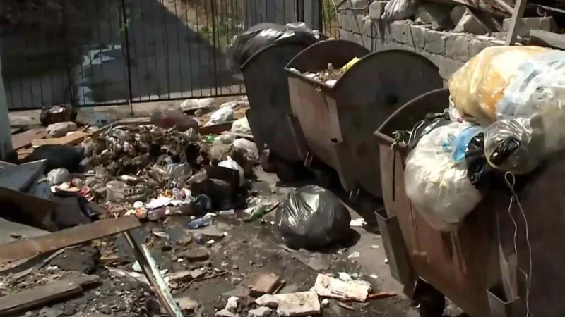 “Ətçilər”də söküntüdən sonra antisanitariya yaranıb