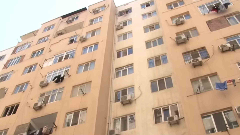 Xırdalanda balkondan atılan qızın videogörüntüləri yayılıb - YENİLƏNİB - VİDEO