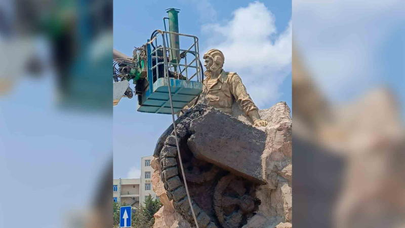 Milli Qəhrəmanın heykəli üzərində bərpa-təmizləmə işləri aparılır