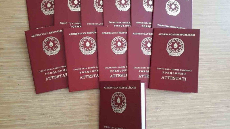 Bakıda 3000-dən çox insan məktəbi fərqlənmə attestatı ilə bitirib