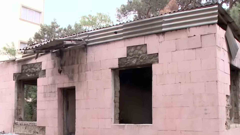 Bakıxanovda baxımsız qalan park sakinlərin şikayətinə səbəb olur