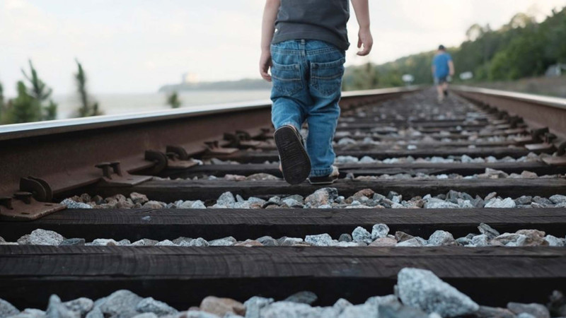 Sərnişin qatarı azyaşlı uşağı vuraraq öldürüb