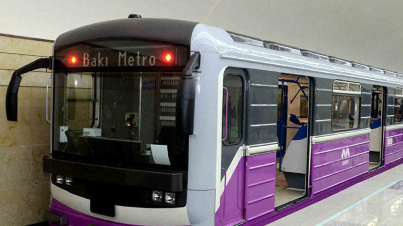 Metroda qatarda nasazlıq yaranıb