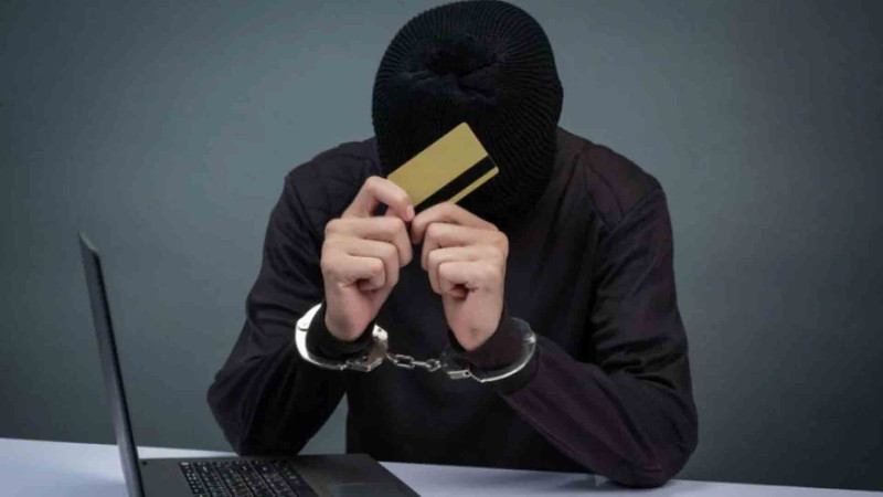 Xətaidə bank kartından 1430 AZN oğurlanıb