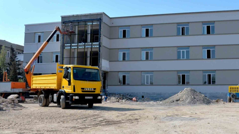 Paytaxt ərazisində yerləşən məktəblərdə və bağçalarda təmir işləri aparılır