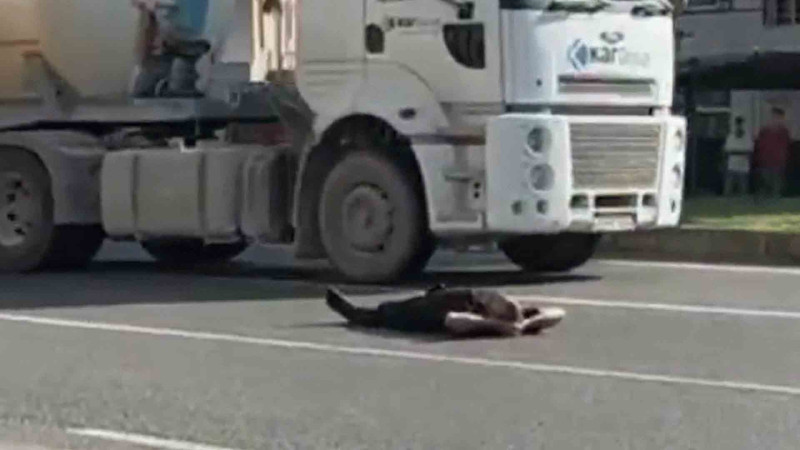 Küçədə yolun ortasında uzanan sərxoş kişiyə hökm oxunub