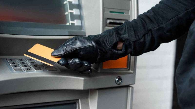 Bakıda bir qadının bank kartından pul oğurlanıb