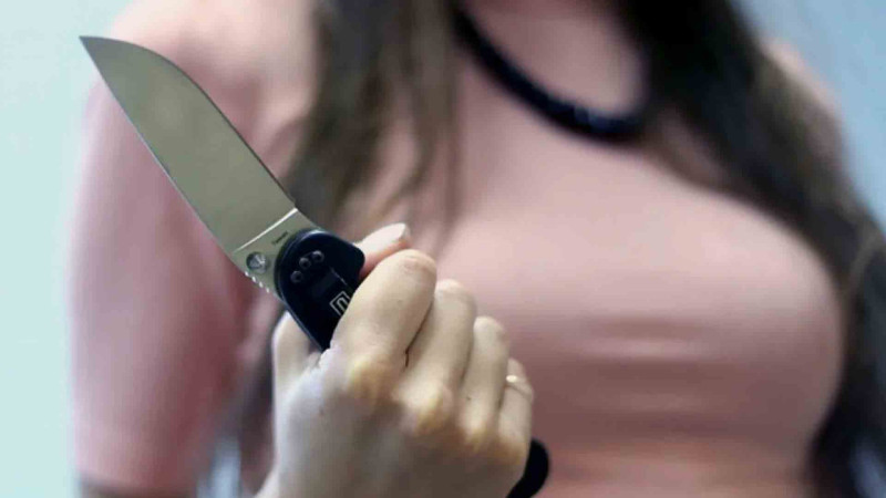 Rəfiqələr arasında dava: iki nəfər bıçaqlanıb