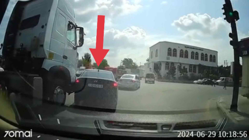 Biləcəri–Baksol yolunda minik və yük avtomobilləri toqquşub – VİDEO