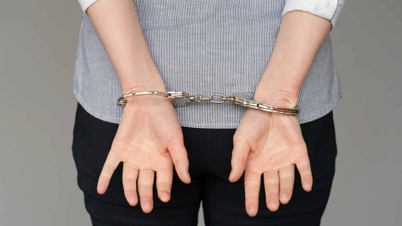 Xadimə işlədiyi evdən 20 min manat oğurlayıb