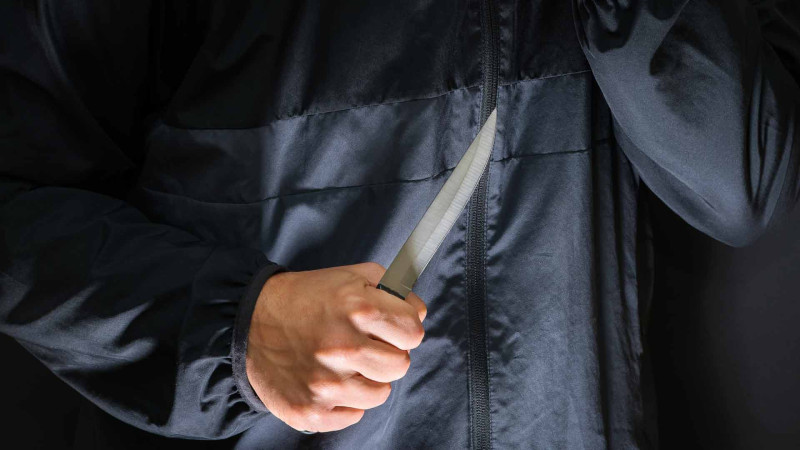 Qonşular arasında dava düşüb: iki şəxs bıçaqlanıb