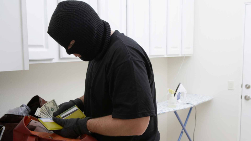 Yeni Suraxanıda evdən 12.000 AZN-lik oğurluq edilib