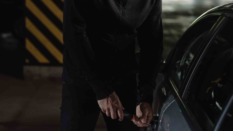 Yeni Günəşlidə avtomobil hissələri oğurlanıb