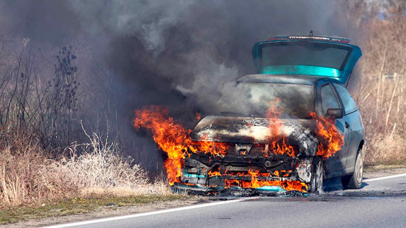 Qaradağda avtomobil aşaraq yanıb