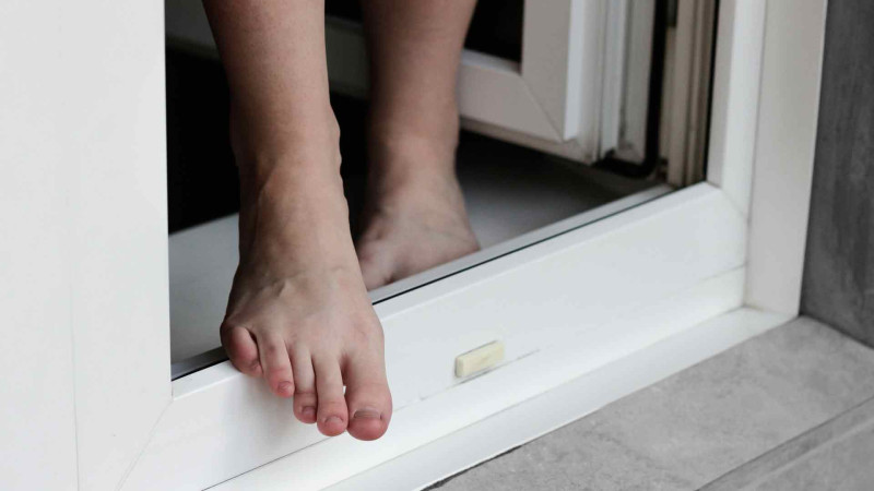 Paytaxtda gənc qadın intihar edib