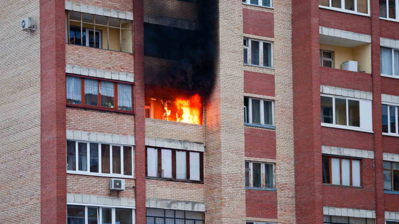 Nizami rayonunda yaşayış binasında yanğın olub