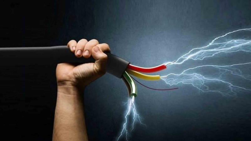 Məktəb elektrik cərəyanı vuran oğlan barədə açıqlama verib – YENİLƏNİB