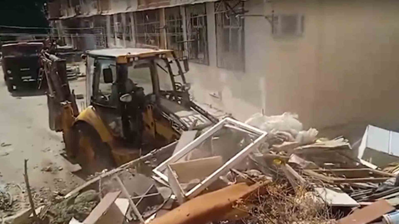 Xətaidə tikintidən qalan zibil alışıb: hadisə yerinə texnika cəlb olunub – VİDEO