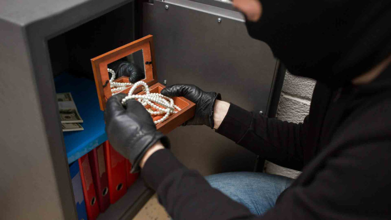 Xətaidə evdən qızıl-zinət əşyaları oğurlanıb