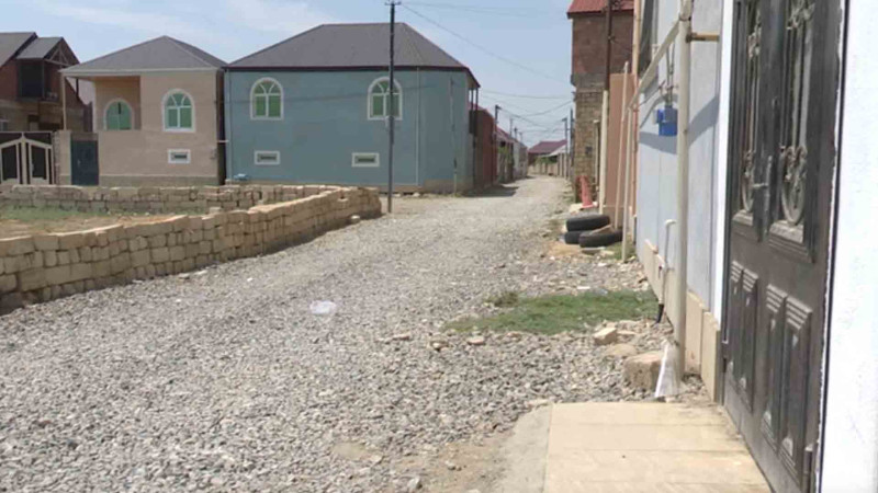 Binəqədidə yollar illərdir təmir olunmur