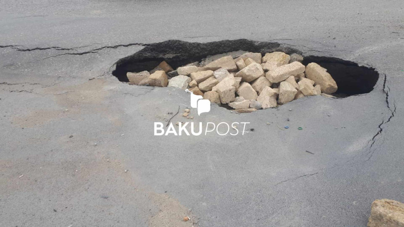 Bakı-Sumqayıt yolunda iri dəlik yaranıb