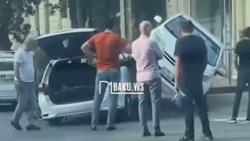 Nəsimi rayonunda iki avtomobil toqquşub – VİDEO