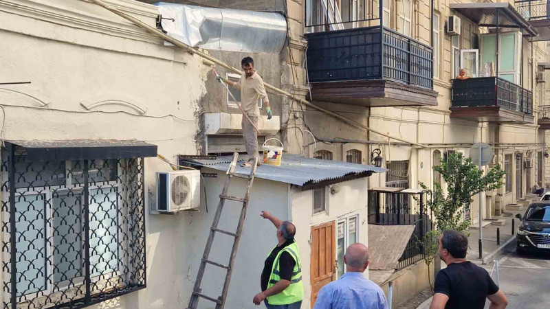 Nəsimi: Mirzəağa Əliyev küçəsində binalar təmir olunur