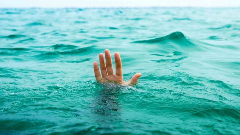 Bilgəhdə dənizdə boğulan iki qardaşı ataları xilas edib